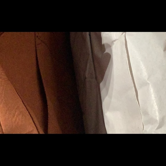 FRYE NWT - tan 100% genuine Leather laser cut fringe Tote bag - roomy - Picture 6 of 7